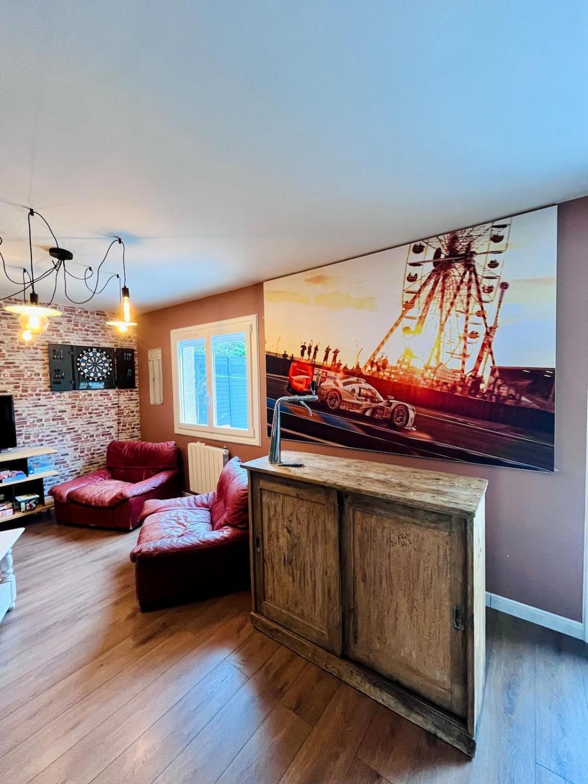 Man Cave Villa Le Mans Kültér fotó