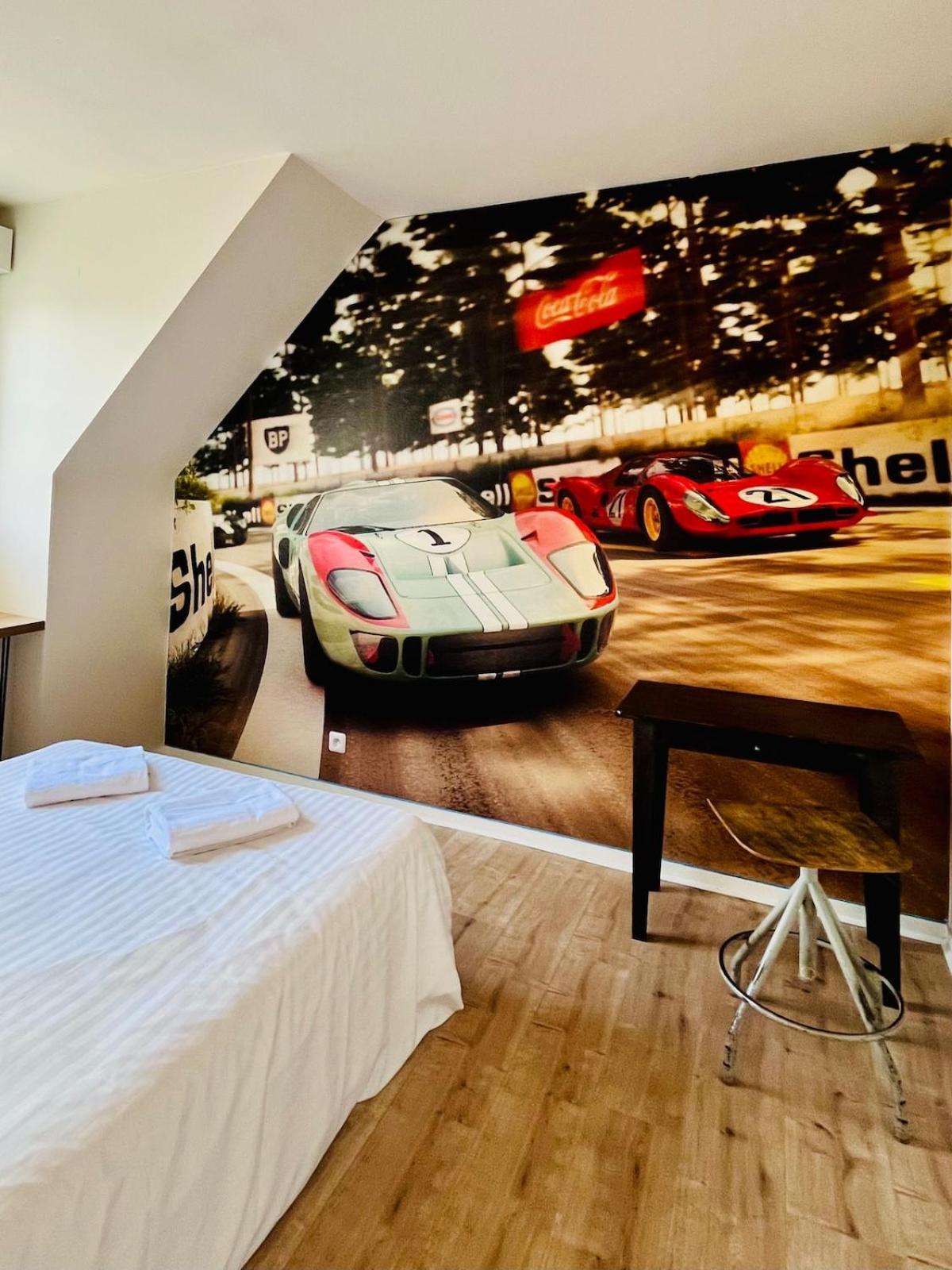 Man Cave Villa Le Mans Kültér fotó